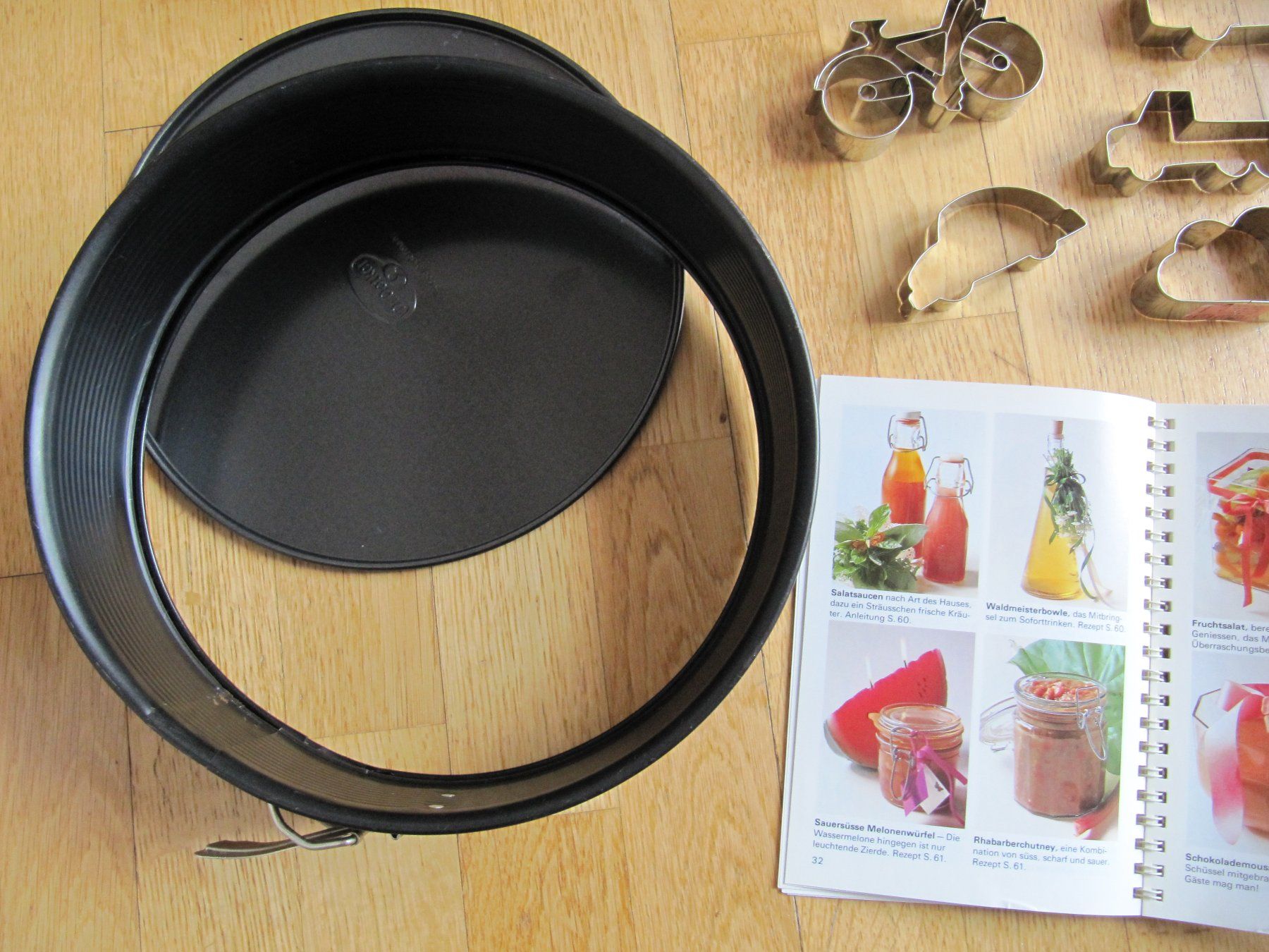 Moules à gâteaux: BackSet mehrteilig: Springform 24 cm + Ausstecher + Büchlein – Neuf (Voir description) à Würenlos par AustralisZ 4
