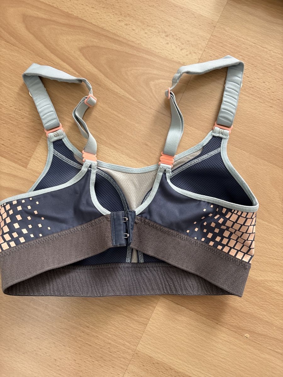 Triumph Altra biancheria intima: Triaction Extreme lite Sport BH Set, Grösse 70B – Usato da Müntschemier venduto da Karola1986 1