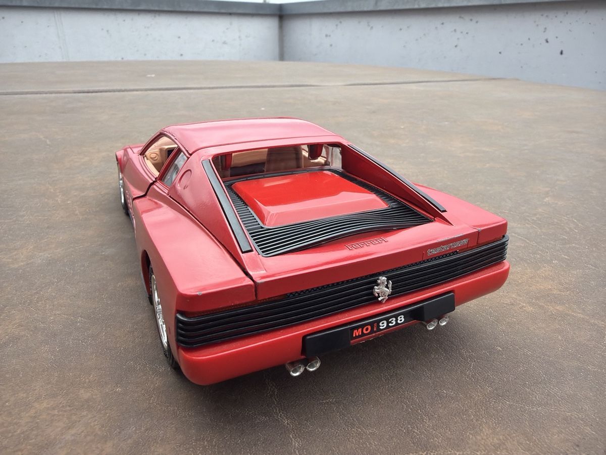 Bburago Modellautos: Ferrari Testarossa  - 1/18 - Bburago – Gebraucht aus Wolfwil von Rolex1 2