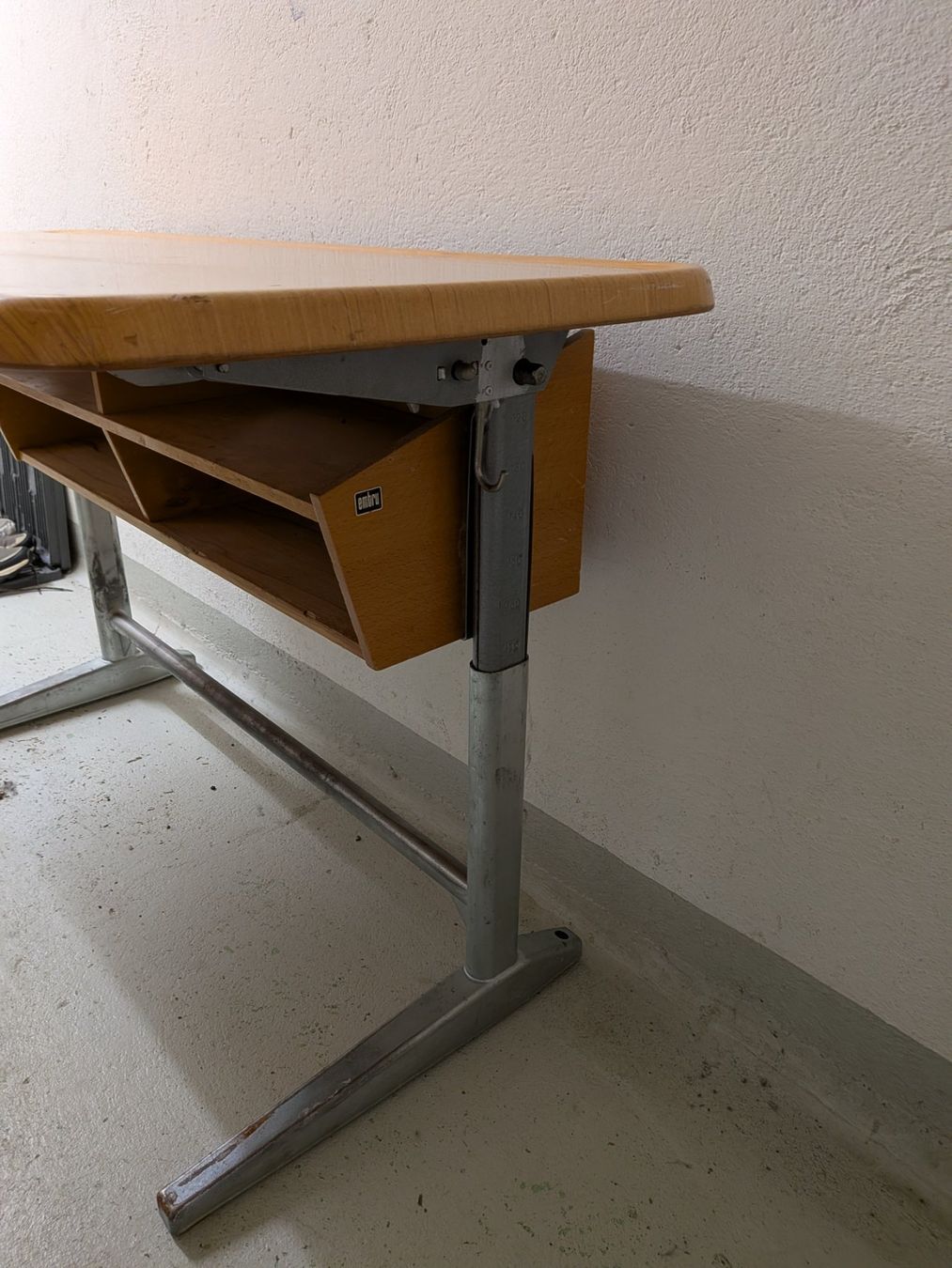 Embru Scrivanie: Kinder Schreibtisch – Usato da Turbenthal venduto da ulv_8wxr 2