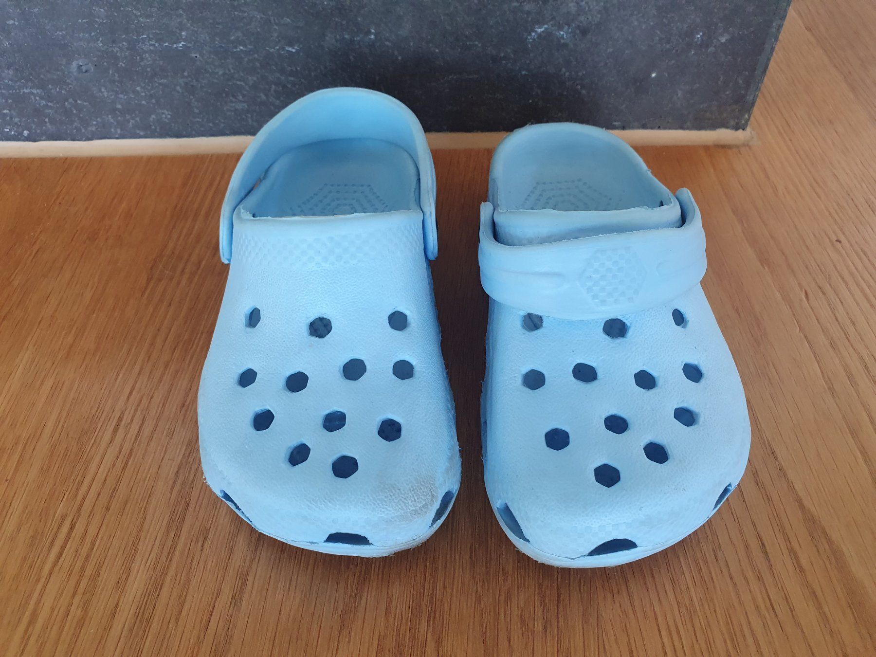 Scarpe per ragazzi: Plastik Schuhe Gr. 25 – Usato da Villars-sur-Glâne venduto da richardette