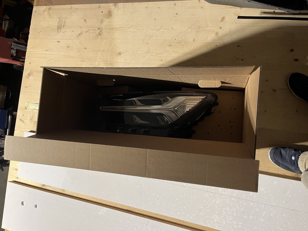 Volvo Fari: Volvo XC40 Scheinwerfer – Nuovo e nell'imballaggio originale da Niederbüren venduto da 4G93 1