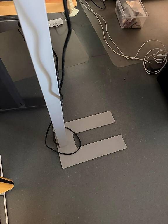 Lampen: Stehlampe silber, neuwertig mit Dimmfunktion – Gebraucht aus Sursee von man_t6lz 1
