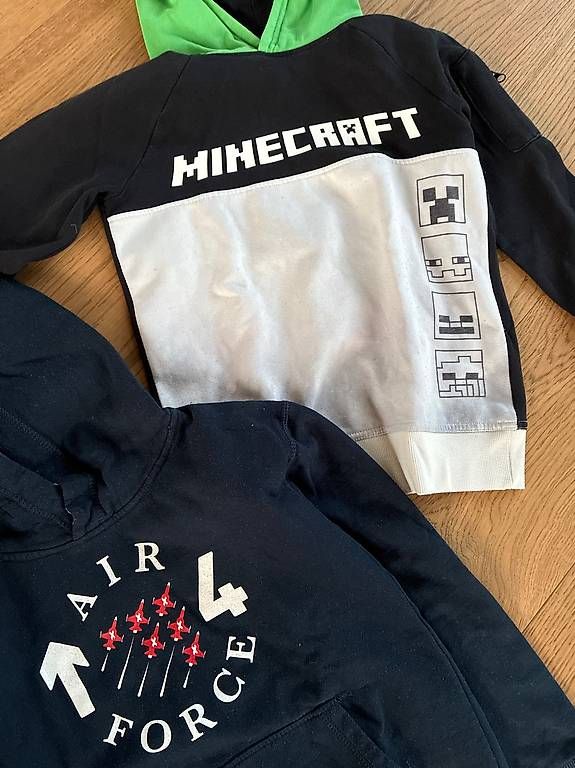 Pulls et sweat-shirts: Kapuzenpullover Gr. 128/134  – D'occasion à Winterthur par Rawille 2