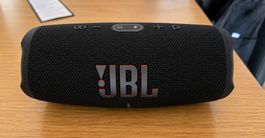 JBL Charge 5 Bluetooth Lautsprecher – Neuwertig