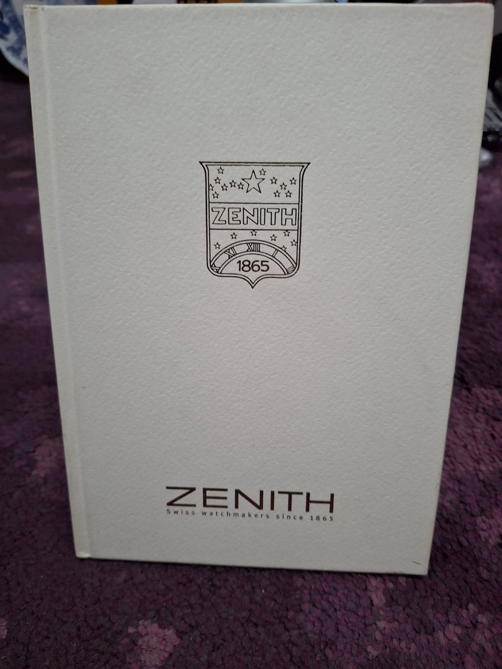 Libri: Zenith Uhrenbuch mit Illustrationen – Usato da Horriwil venduto da TOKYONIGHTS