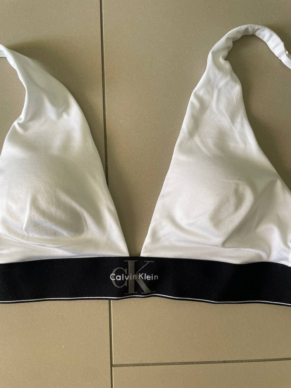 Calvin Klein Tops: Calvin Klein Top neuwertig – Neu (gemäss Beschreibung) aus Gümligen von vla_xch5 1
