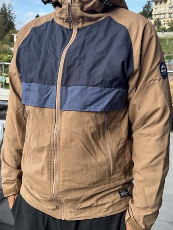 Herren Windjacke Alprausch braun blau mit Kapuze Grösse L