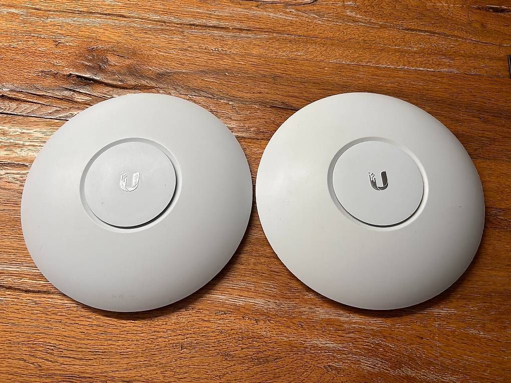 Ubiquiti WiFi: 2x Ubiquiti UniFi UAP-AC-Pro Access Point – Usato da Schöftland venduto da pas-sta