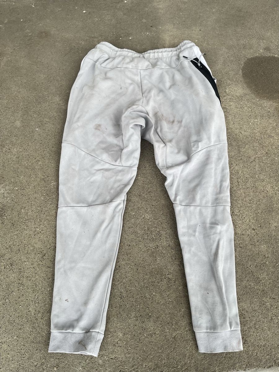 Nike Pantaloni: Nike Tech Fleece Joggers Grey – Usato da Bern venduto da Nelbla 2