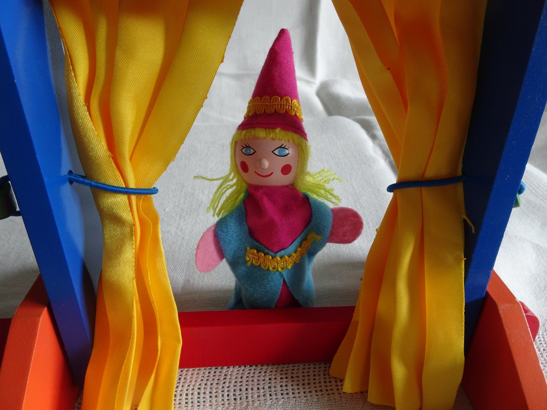 Giocattoli: Mini Theater mit Figuren – Usato da Bünzen venduto da Tango33A 2
