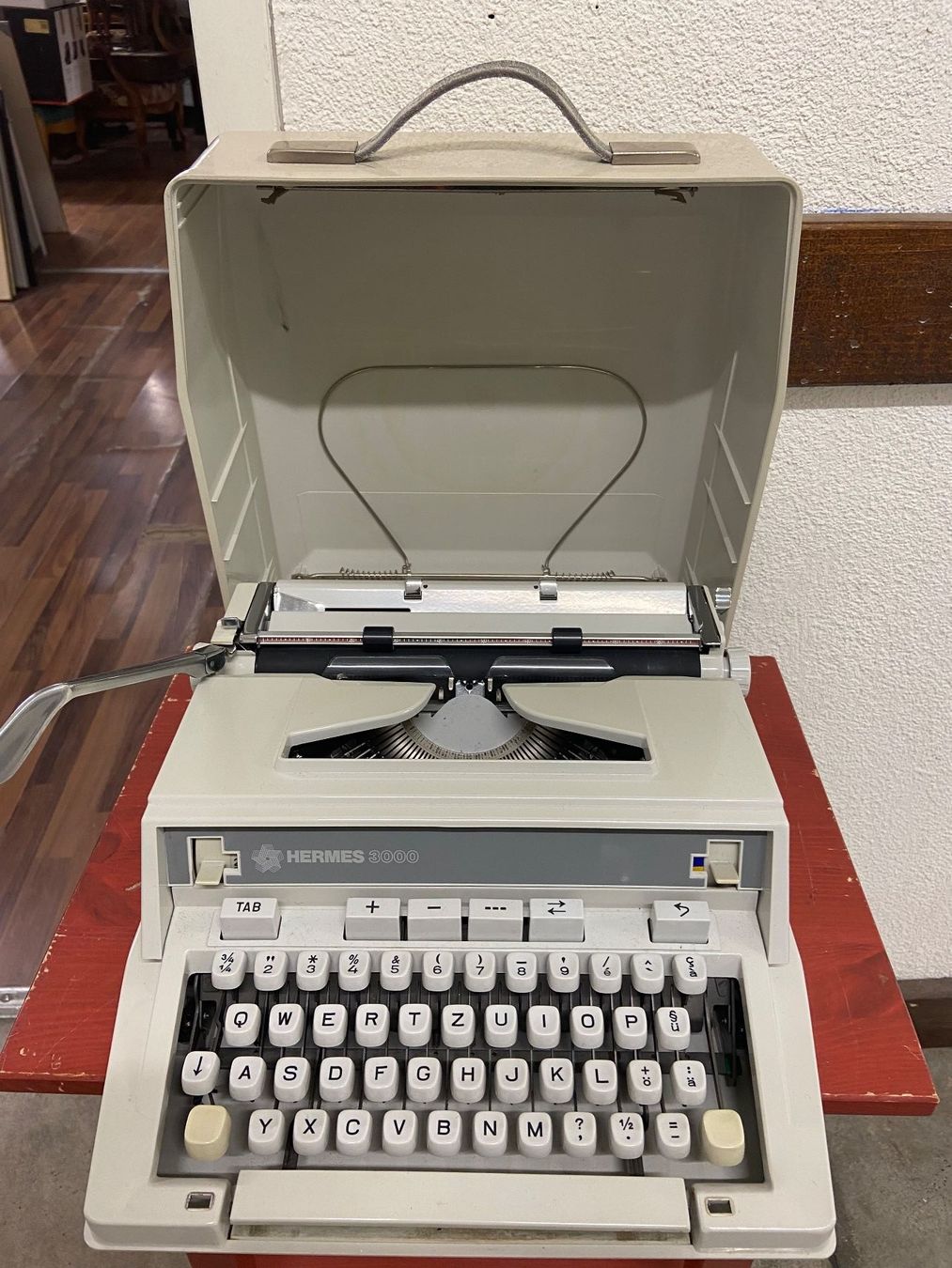 Macchine da scrivere: HERMES 3000 SCHREIBMASCHINE – Usato da Dietikon venduto da brocki-eyra 5