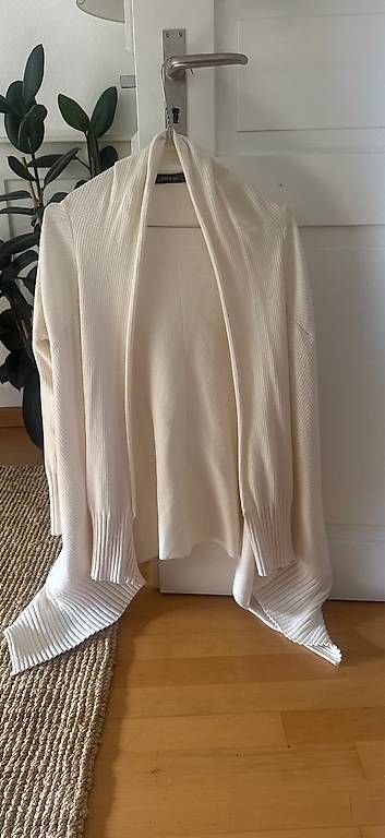 Jacken: ZARA strickjacke cremefarben/weiss - Gr. 36 – Gebraucht aus Adliswil von valeria_e