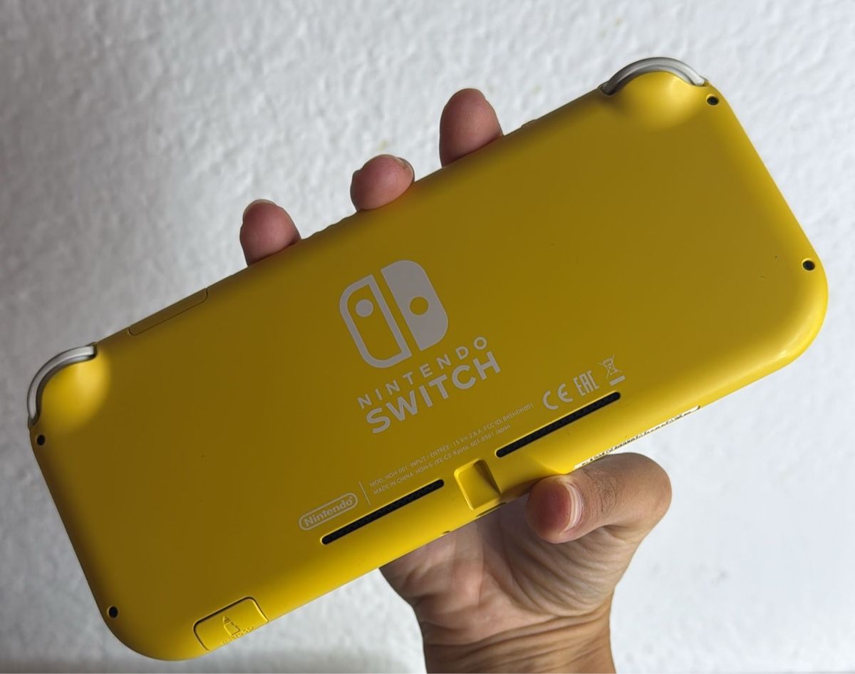 Nintendo Console: Yellow Nintendo Switch Lite - Excellent Condition! – Usato da Ehrendingen venduto da bubulence 2