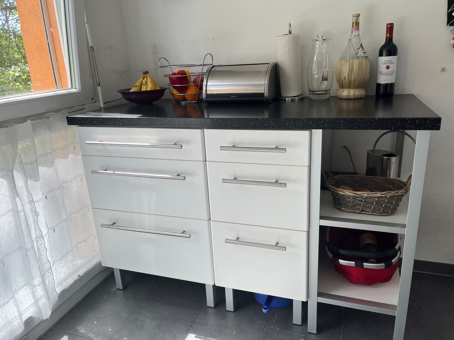 Cucine complete: Praktisches Küchenmöbel mit 6 Schubladen – Usato da Zürich venduto da embruko