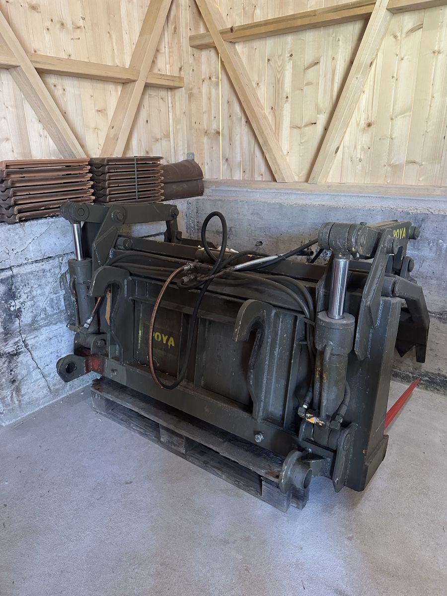 Liebherr Pinze: Krokodilzange/ Siloschneidezange Pneulader – Usato da Bonstetten venduto da Ollacorolla 1