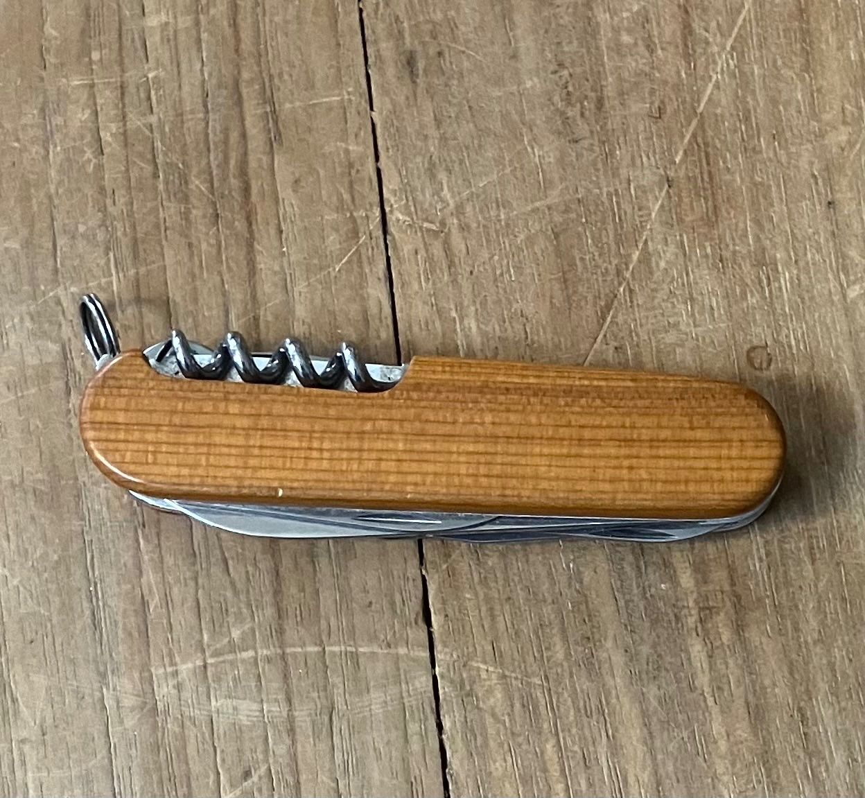 Victorinox Coltelli tascabile: FC BASEL SCHWEIZER MEISTER 2016 - MESSER VICTORINOX – Nuovo (secondo la descrizione) da Basel venduto da lagavulin02 1