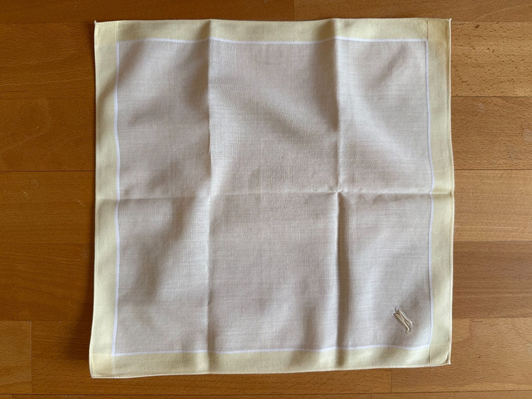 Altro in  Abbigliamento & Accessori: Taschentuch  Mouchoir  mit Monogramm  M – Usato da Subingen venduto da ArtBead