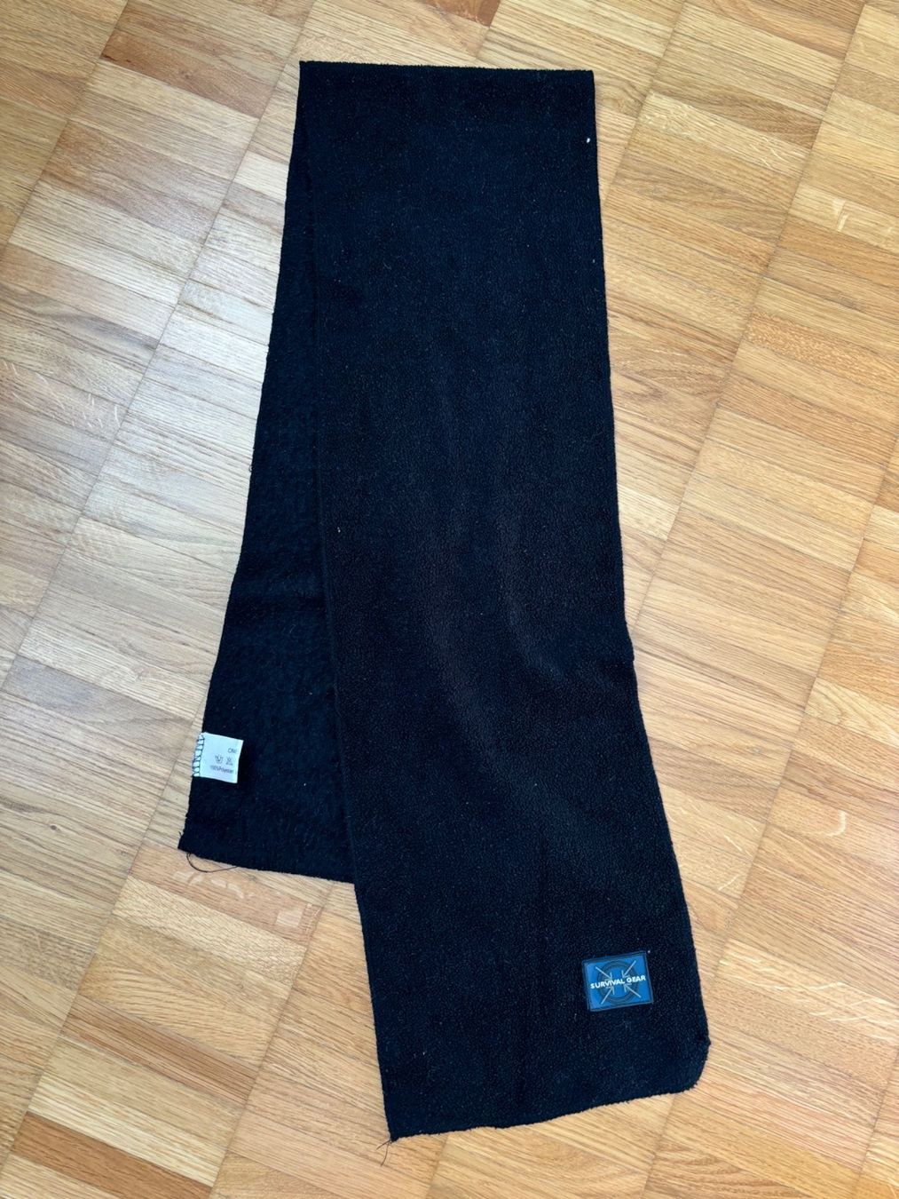 Foulards, Tücher & Schals: Schal Survival Gear – Gebraucht aus Winterthur von Sunshine143