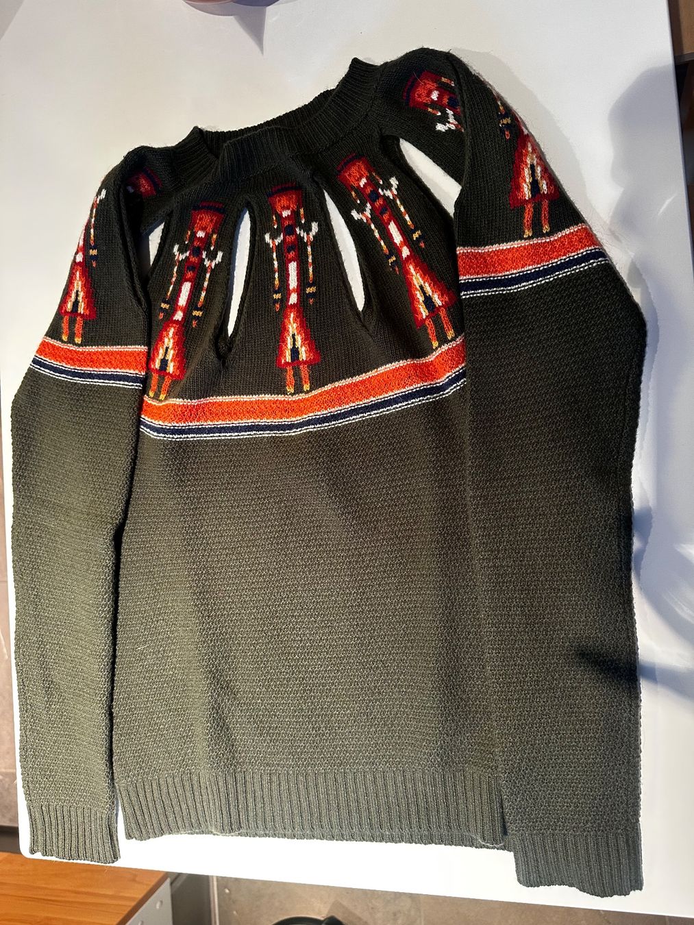 Benetton Pullover & Sweatshirts: Pull original d'hiver, taille M, motif unique et chaud! – Neu (gemäss Beschreibung) aus Vevey von lua_vb2w 3