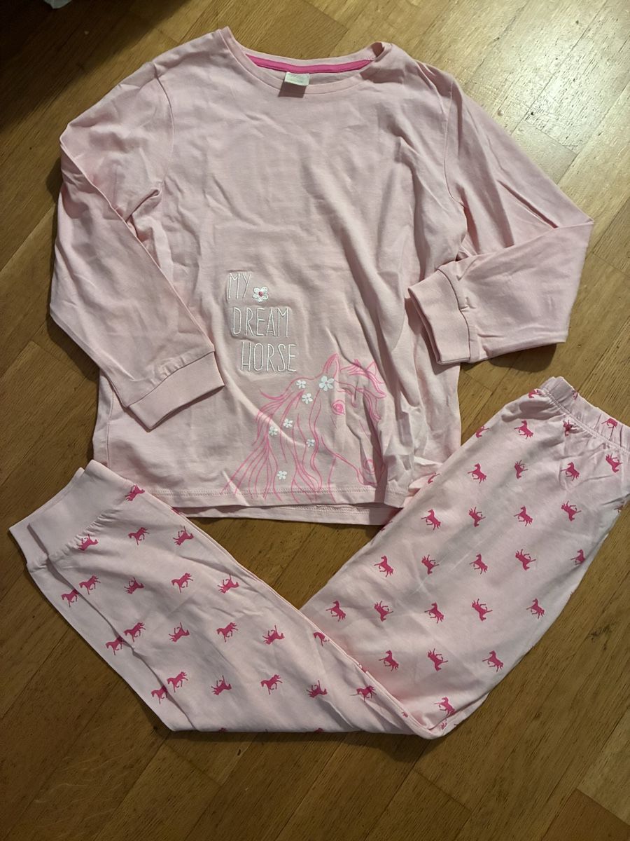 Pyjamas & Ähnliches: Schönes Pyjama Gr. 110/116, Neu – Neu (gemäss Beschreibung) aus richterswil von lunamarie001