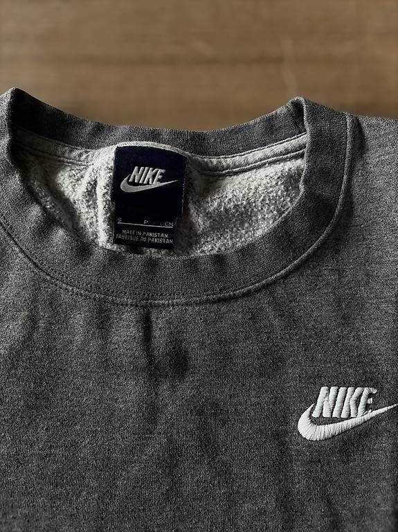 Nike Pullover & Sweatshirts: Nike Sweater Grau S – Gebraucht aus Thundorf von paglialongamaria 1