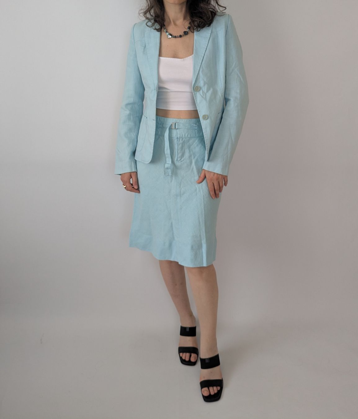 Ensembles & Tailleurs: Anzug Damen hellblau Leinen Grösse 34 /36  – D'occasion à Rorschach par olg_5qq2
