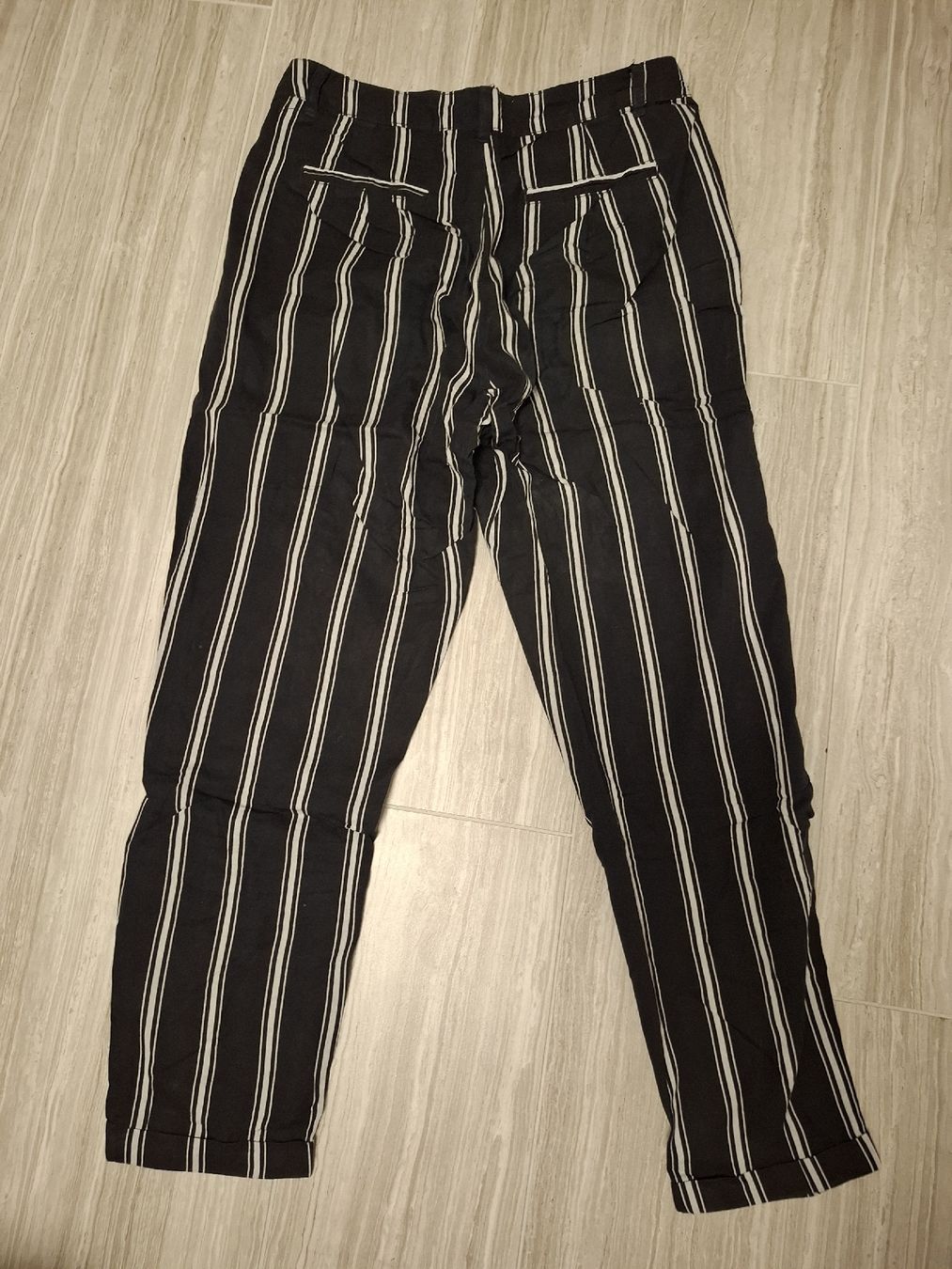 Pantaloni: pantalon rayé taille M – Usato da Ecublens FR venduto da ame_y8tq 1