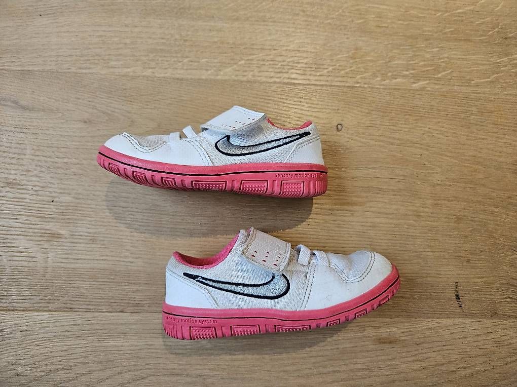 Scarpe per ragazze: Turnschuh Nike Gr. 23,5 – Usato da Hüntwangen venduto da Hensi1 1