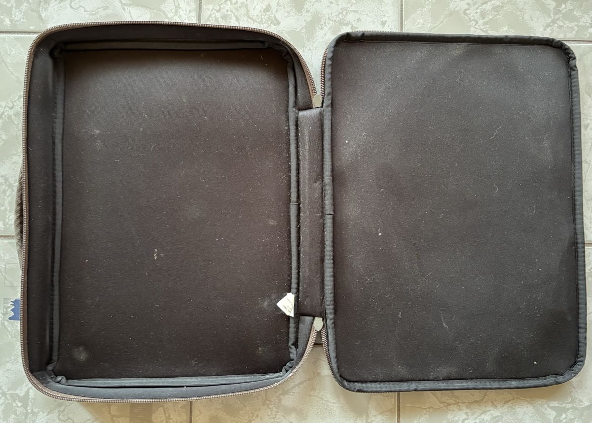 Borse: Housse pour ordinateur portable – Usato da Tramelan venduto da crevette72 1
