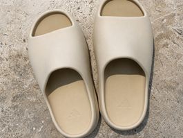 Adidas Yeezy Slide "Bone" · Kids · Neu · Startpreis 1 CHF