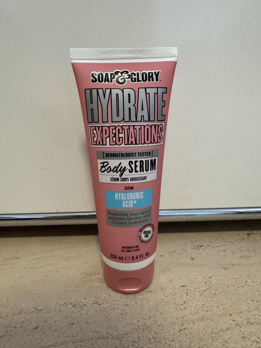 Soins hydratants: Soap and Glory Bodyserum – D'occasion à Kilchberg ZH par zimna