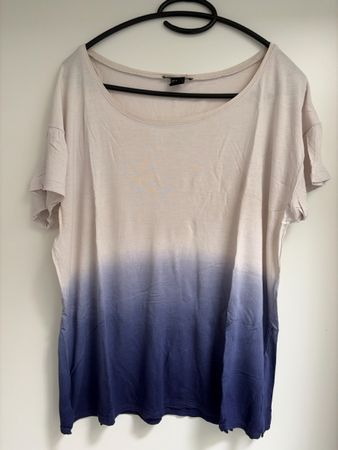 tie dye t-shirt size M