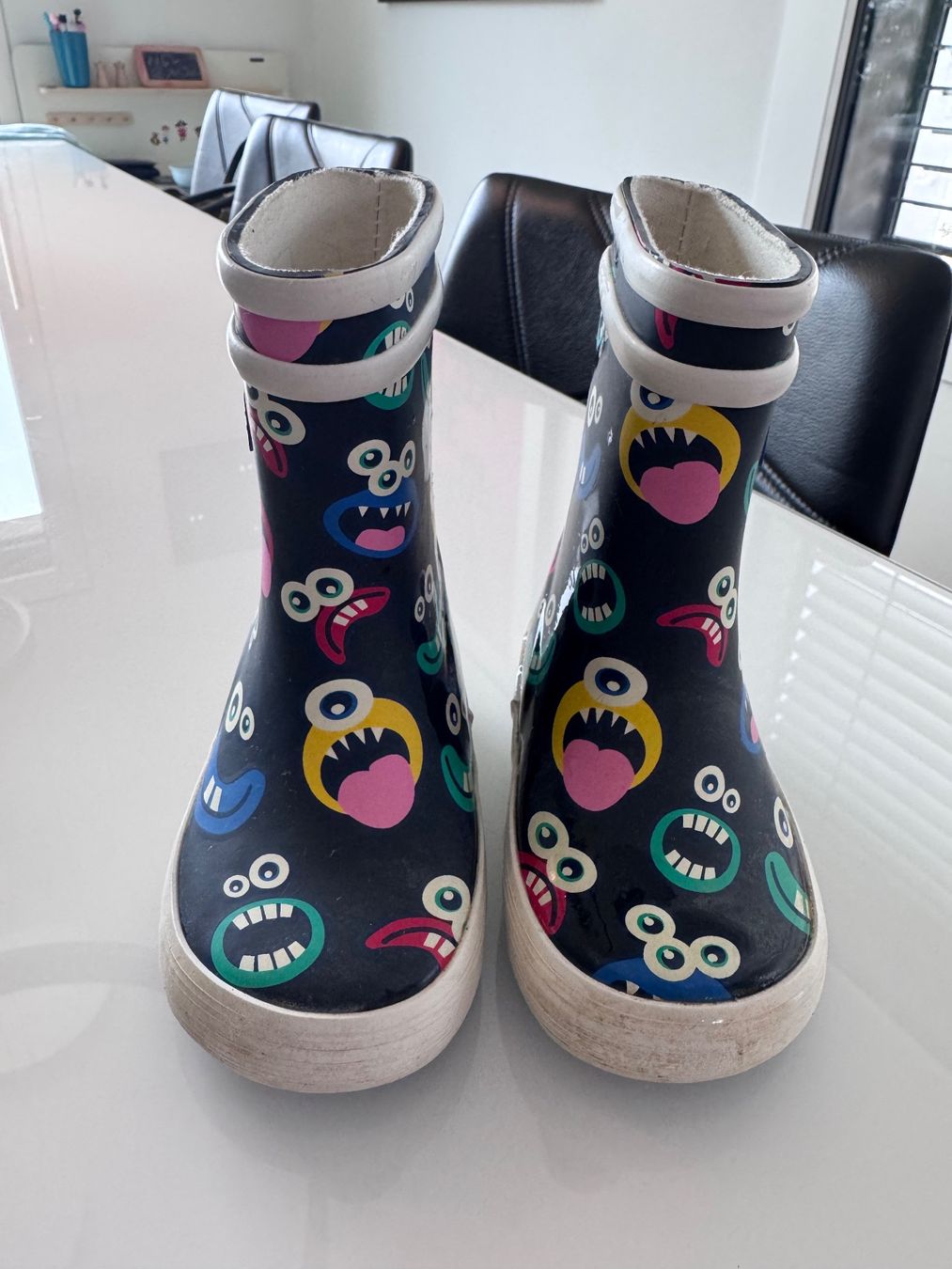 Scarpe per ragazzi: Aigle Gummistiefel Gr. 20 mit Monstern – Usato da Rapperswil BE venduto da NickiEdge