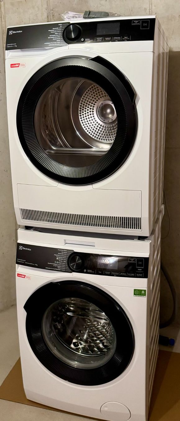 Electrolux Lavatrici: Electrolux Waschmaschine & Wärmepumpentrockner Waschturm set – Usato da Winterthur venduto da suizo_