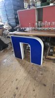 Grosser Buchstabe N, blau/weiss