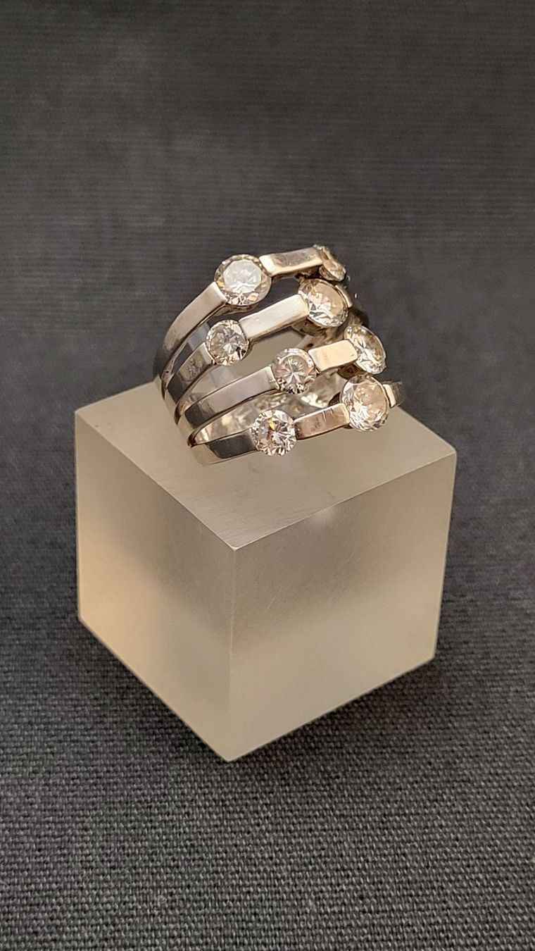 Anelli: Silberring 925 mit geschliffenen Steinchen – Usato da Basel venduto da spinne02