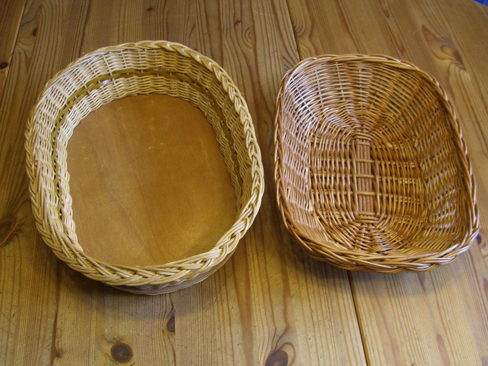2 hübsche, geflochtene Körbchen, 1x Weide, 1x Peddigrohr Kaufen auf