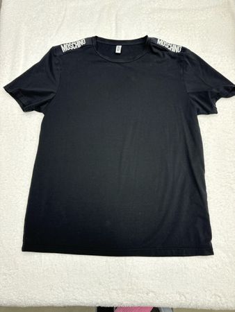 T-shirt Moschino noir, taille M, comme neuf, été chic!