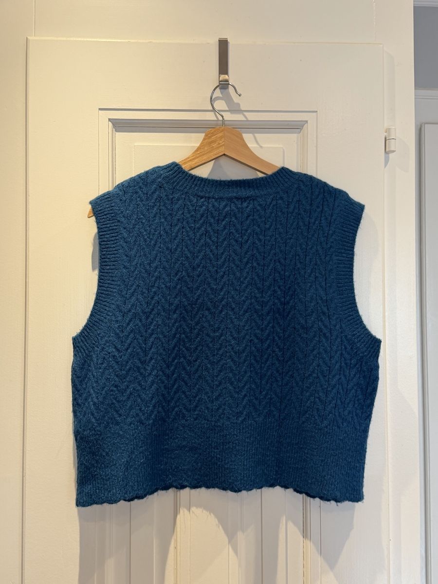Gilet & Giacche senza maniche: Mode Cache Cache Knitted Vest, Moroccan Blue, Size M – Usato da Genève venduto da jud_xrl8 2