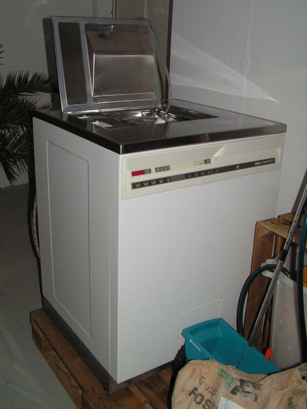 V-Zug Machines à laver: ZUG Unimatic E Waschmaschine mit oberer Beladung – D'occasion à Eschen par prowler43