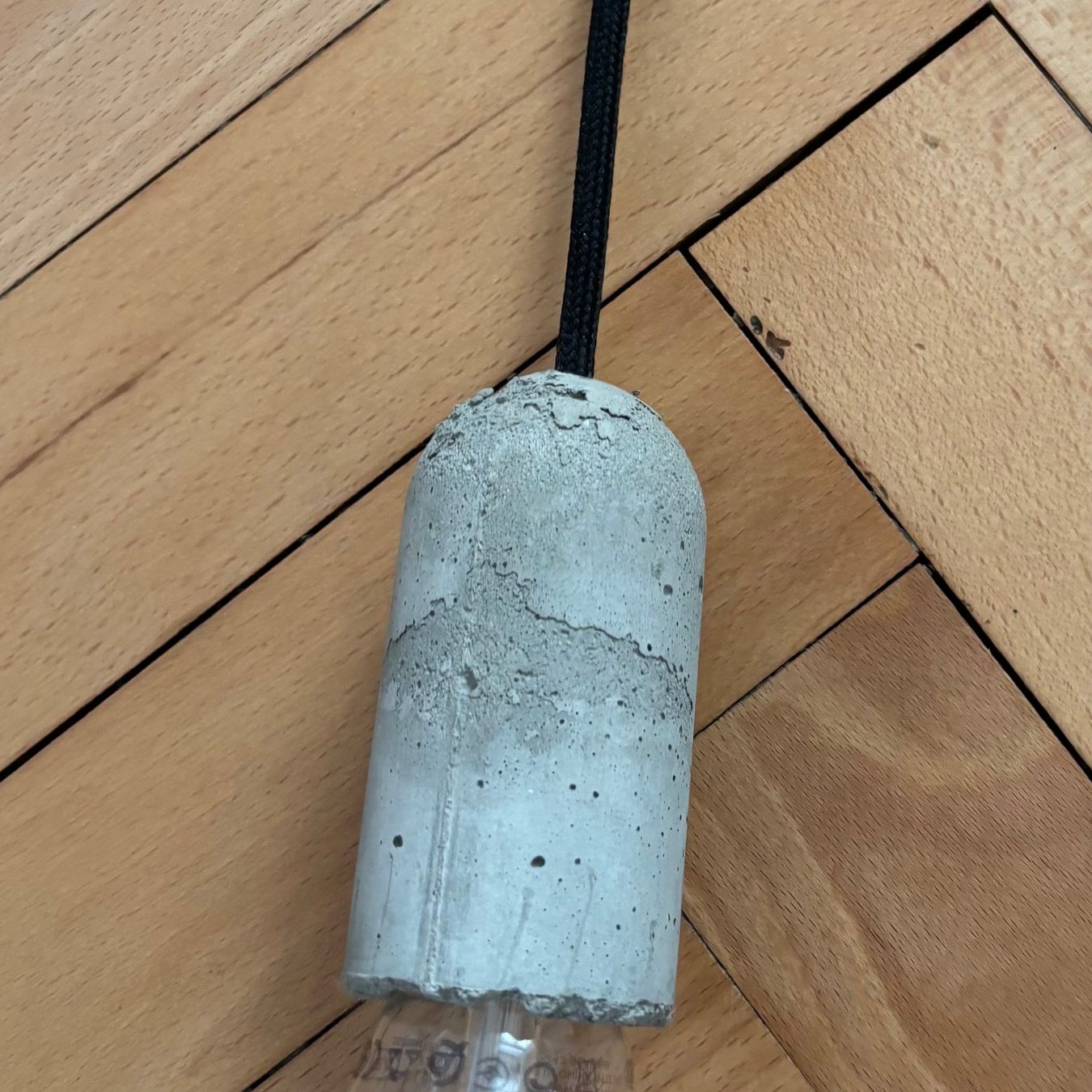 Lampade: NUD Collection - Base Concrete mit Glühbirne – Usato da Luzern venduto da tobiij 2