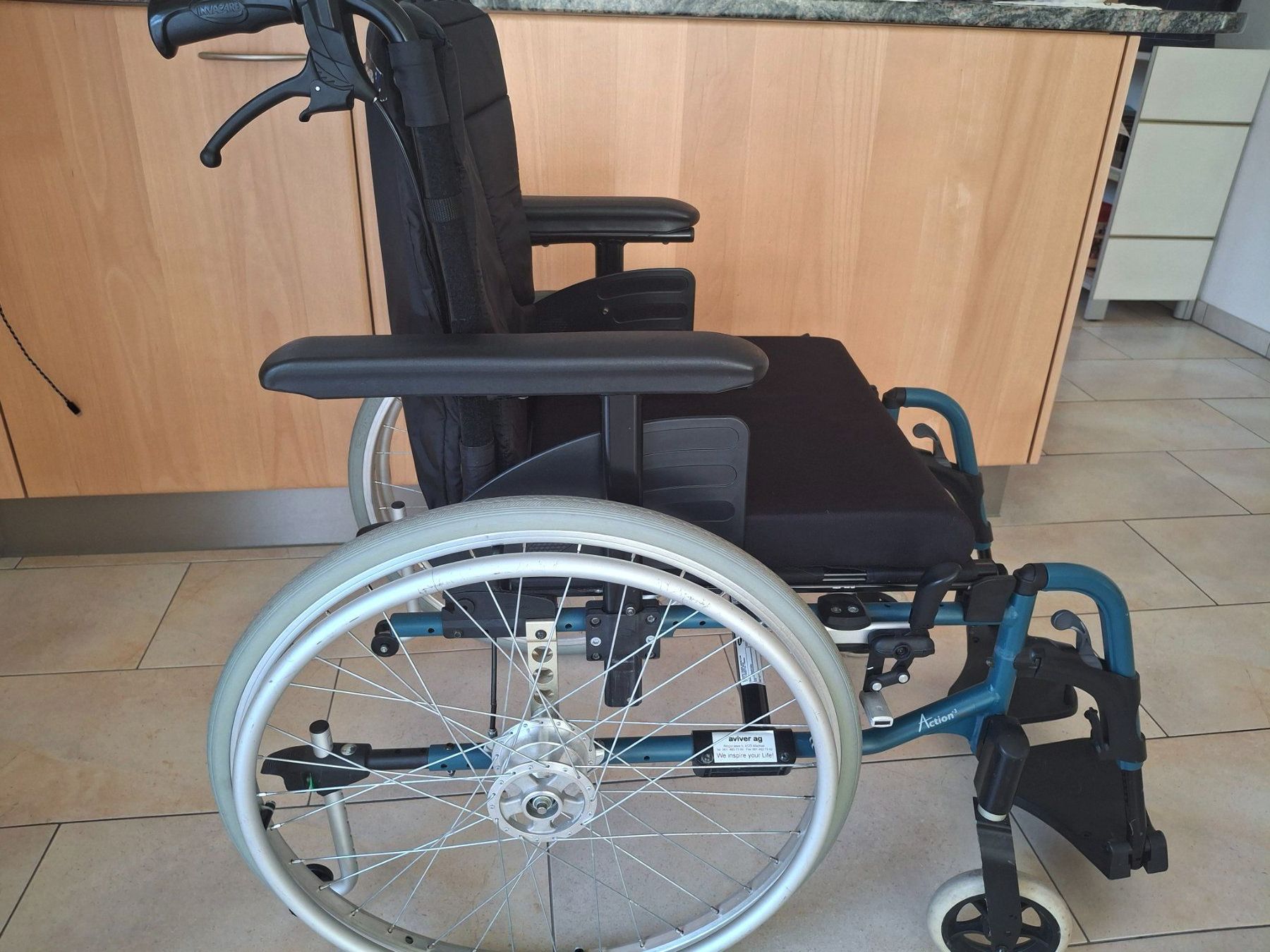 Rollstühle: Rollstuhl Invacare Action3 Echo mit Trommelbremsen – Gebraucht aus Wittnau von Onyx73