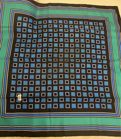 Yves Saint Lauren Seiden Foulard 🌸