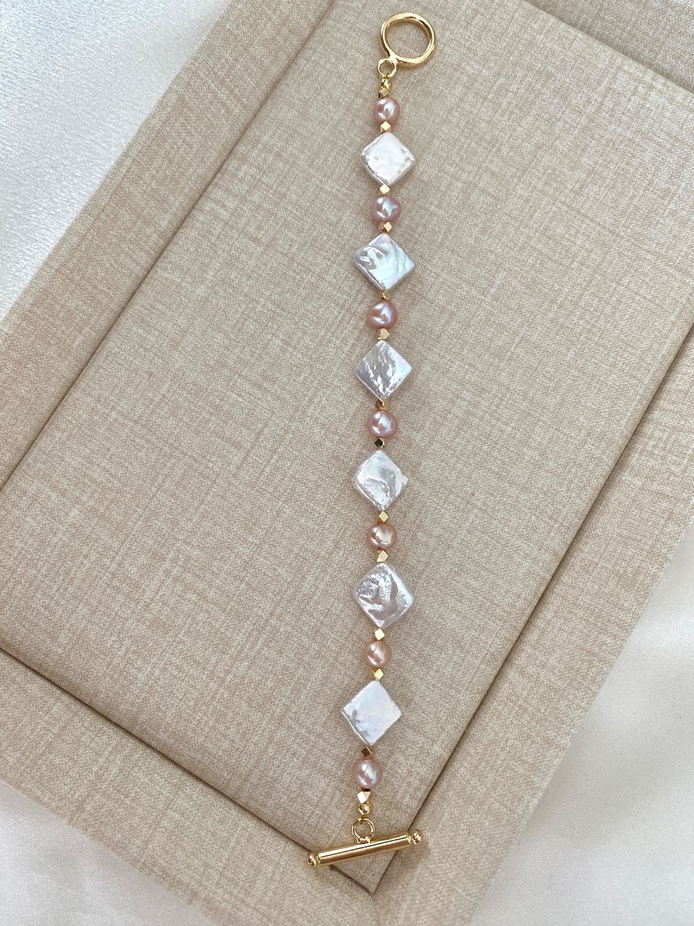 Bracciali & Braccialetti: Süsswasserperlen Armbänder – Nuovo e nell'imballaggio originale da Sarnen venduto da catnini