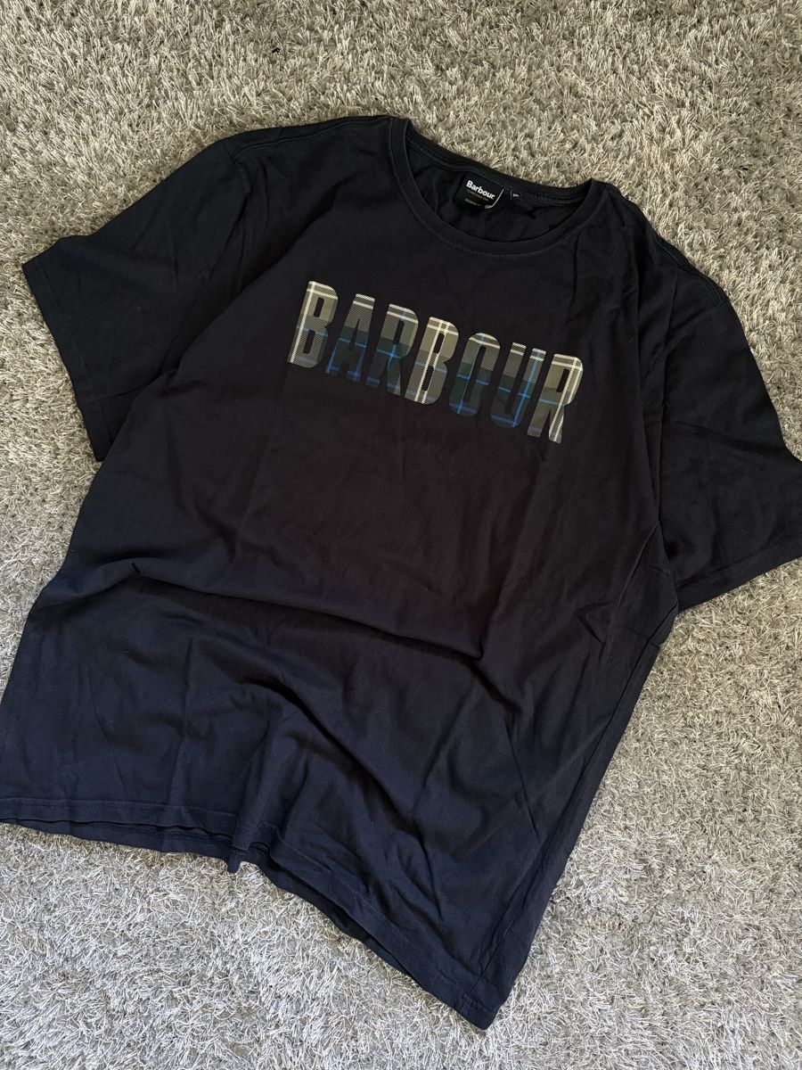 Barbour T-shirt: Barbour Navy Graphic T-Shirt  – Nuovo (secondo la descrizione) da Brislach venduto da edu_t6pq