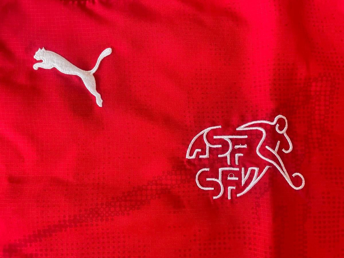 Puma Canottiere & Pantaloni: PUMA Schweizer Nati Trikot – Usato da Boll venduto da 27simpson 1