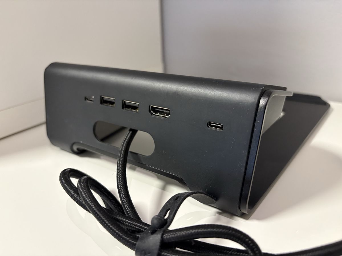 Razer Racks & Cavalletti: Razer Laptop Stand Chroma V2 – Usato da Genève venduto da auto_miniatures 1