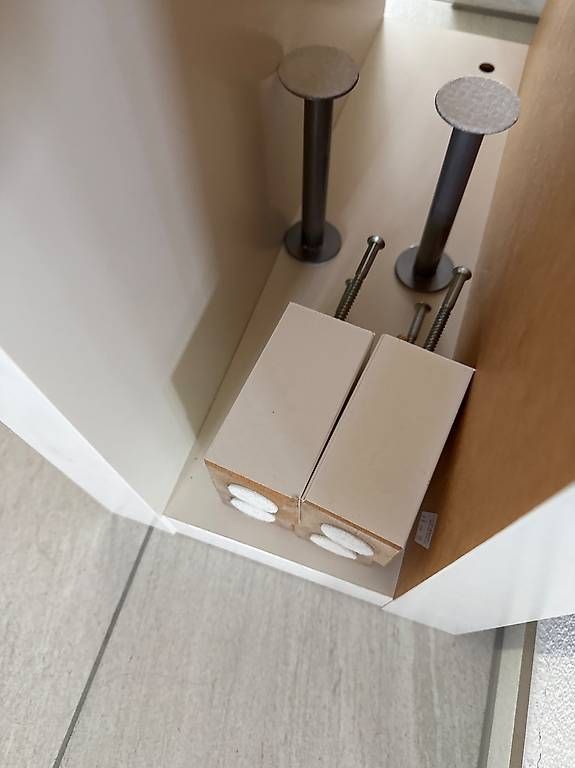Ikea Mobili TV: Couchtisch weiss mit Ablage neuwertig – Usato da Tuggen venduto da mm22 1