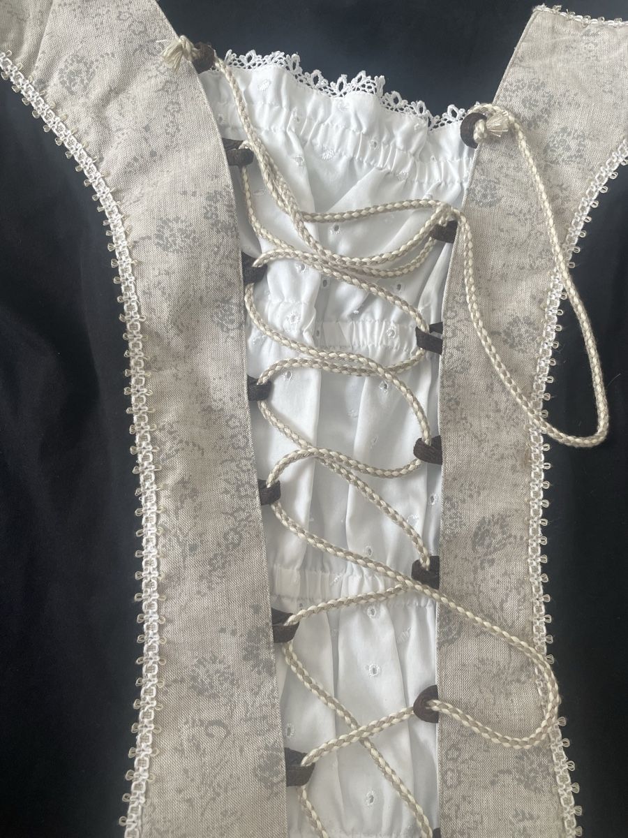 Costumi: Dirndl ungetragen Grösse 48/46 – Nuovo (secondo la descrizione) da Amriswil venduto da einkaufverkauf 7